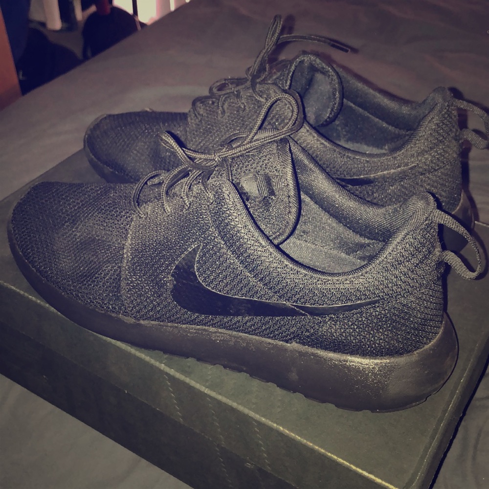 Nike Roshe Run Triple Blacks